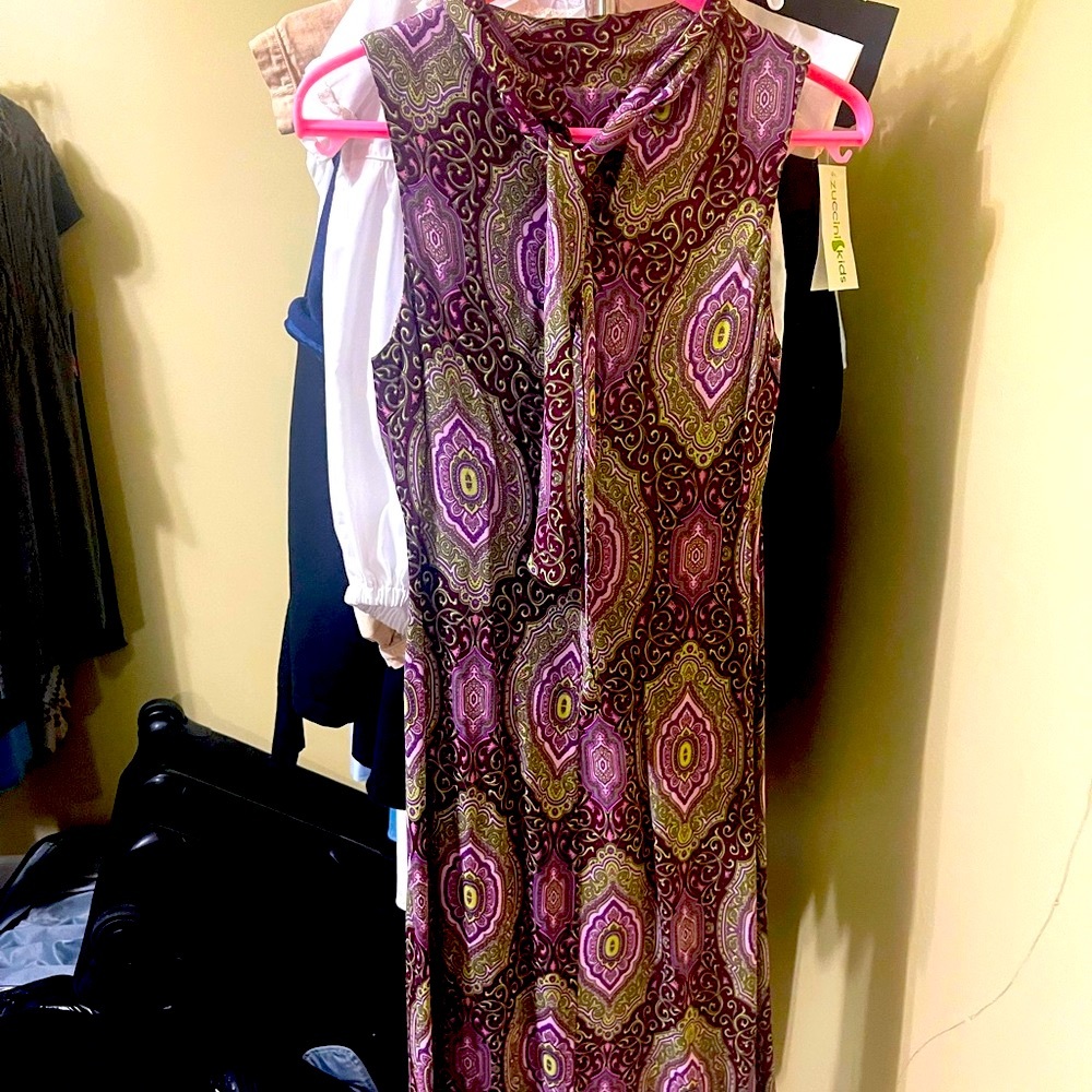 Harold’s size XS. Excellent condition. Lovely dress!